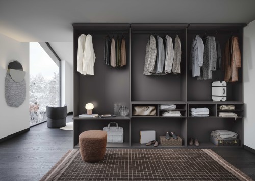 Walk-in closet Ben image 2